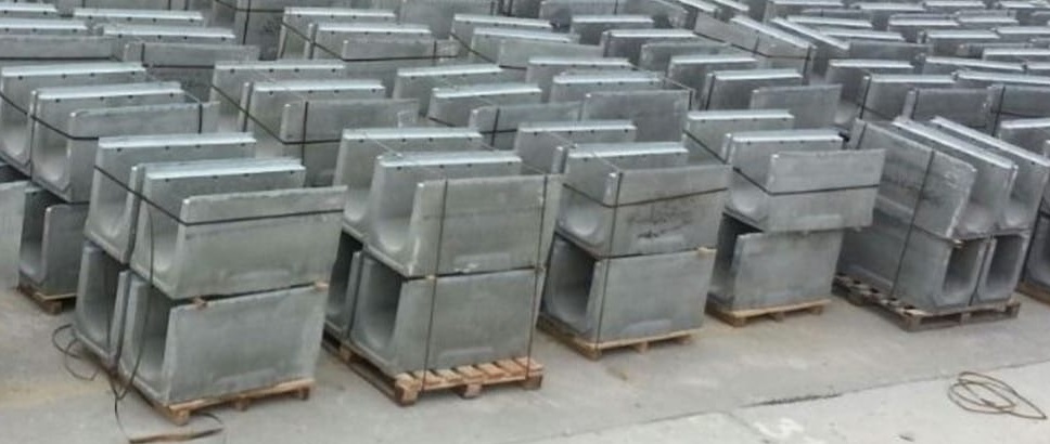 Лотки водоотводные с чугунной решеткой Крым